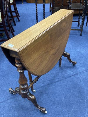 Lot 485 - A VICTORIAN MAHOGANY SUTHERLAND TEA TABLE