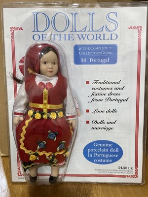 Lot 39 - A LOT OF DOLL'S OF THE WORLD DOLL'S