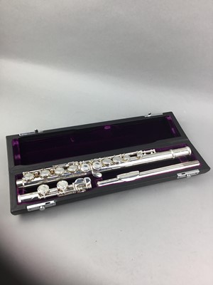 Lot 144 - A TREVOR JONES FLUTE IN FITTED CASE
