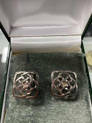 Lot 147 - A PAIR OF SILVER CUFFLINKS AND OTHER ITEMS