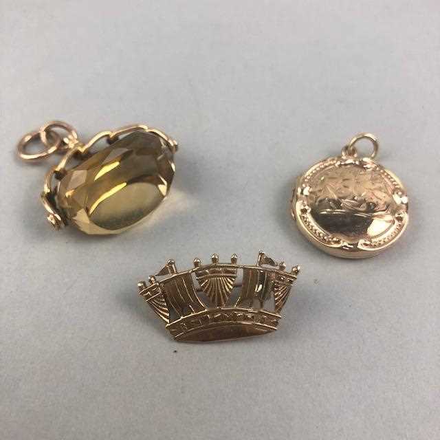 Lot 2 - A NINE CARAT GOLD CORONET BROOCH, ANOTHER BROOCH AND A FOB