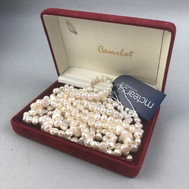 Lot 5 - A TRIPLE STRAND PEARL NECKLACE AND OTHER PEARLS