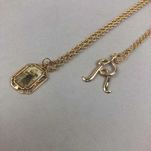 Lot 9 - A NINE CARAT GOLD INITIAL PENDANT AND OTHER CHAINS
