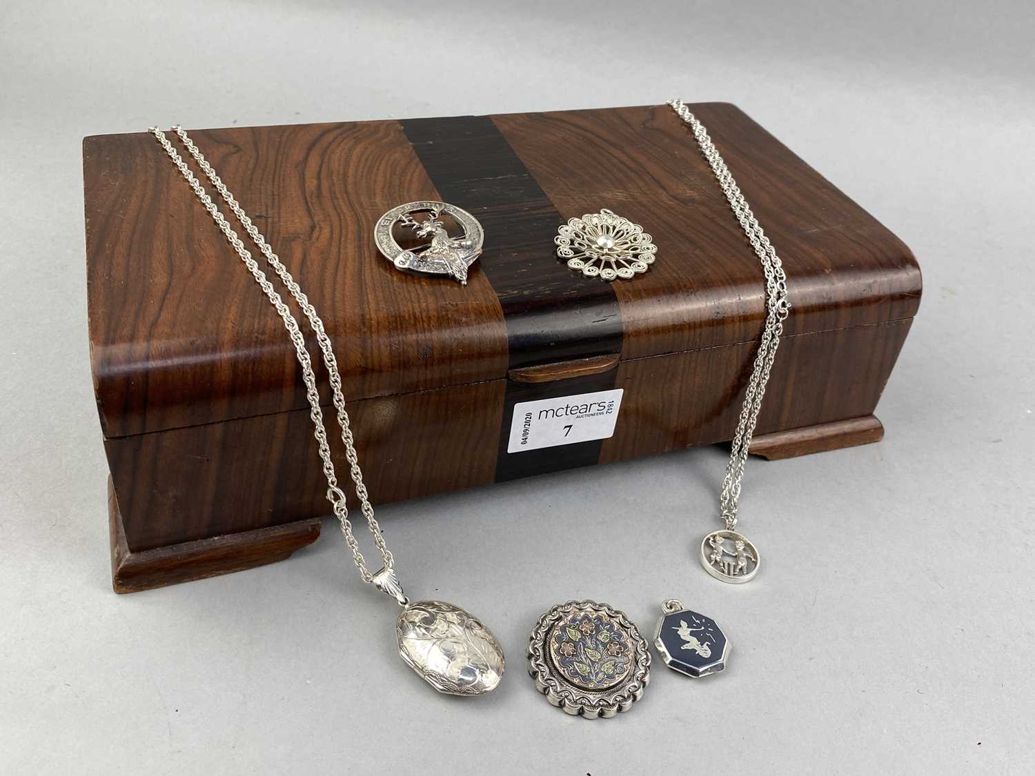Lot 7 - A COLLECTION OF SILVER AND OTHER JEWELLERY