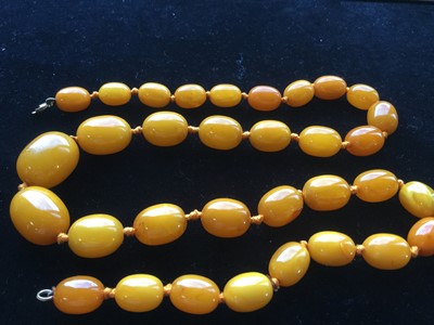 Lot 1306 - THREE BUTTERSCOTCH AMBER NECKLACES AND A RESIN BRACELET