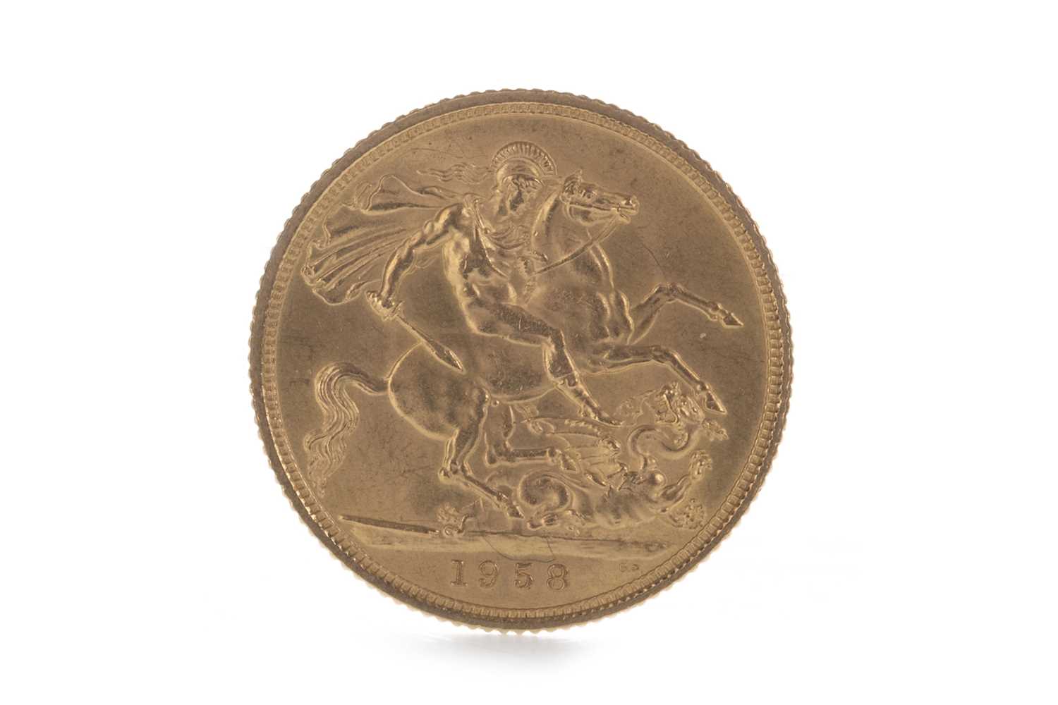 Lot 53 - A QUEEN ELIZABETH II (1952 - PRESENT) GOLD SOVEREIGN DATED 1958