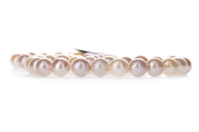 Lot 331 - A PEARL NECKLACE