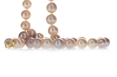 Lot 331 - A PEARL NECKLACE