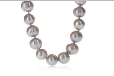 Lot 333 - A PEARL NECKLACE