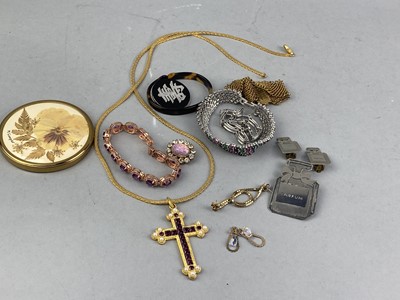 Lot 18 - A GILT METAL AND GEM SET CRUCIFIX ON CHAIN AND OTHER JEWELLERY