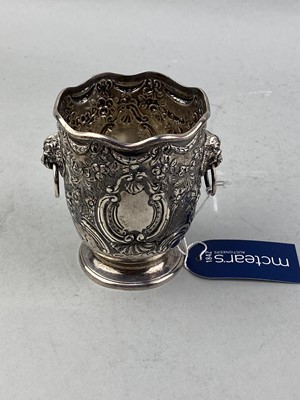 Lot 164 - A SMALL SILVER VASE