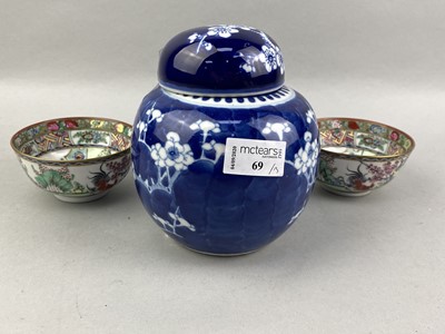 Lot 69 - A CHINESE BLUE AND WHITE GINGER JAR AND A PAIR OF BOWLS
