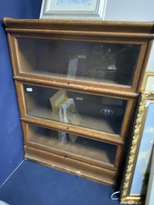 Lot 96 - AN EARLY 20TH CENTURY OAK SECTIONAL BOOKCASE