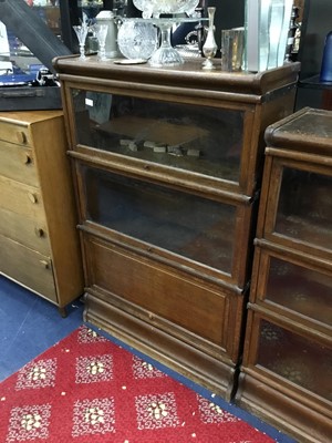 Lot 97 - A LOT OF THREE EARLY 20TH CENTURY OAK SECTIONAL BOOKCASES