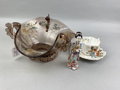 Lot 90 - A LOT OF GOSS AND OTHER CRESTED CHINA ALONG WITH A GLASS COMPORT AND OTHER CERAMICS
