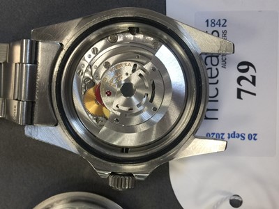 Lot 729 - A GENTLEMAN'S ROLEX OYSTER PERPETUAL DATE SEA DWELLER STAINLESS STEEL AUTOMATIC WRIST WATCH