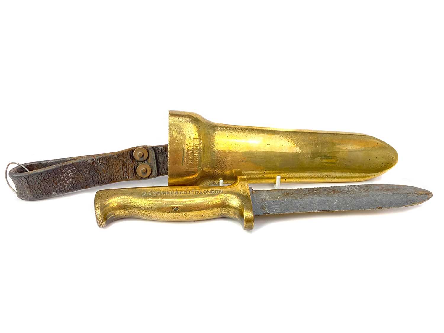 Lot 1609 - A LATE 19TH/EARLY 20TH CENTURY C E HEINKE & CO LTD LONDON BRASS AND STEEL DIVER'S KNIFE