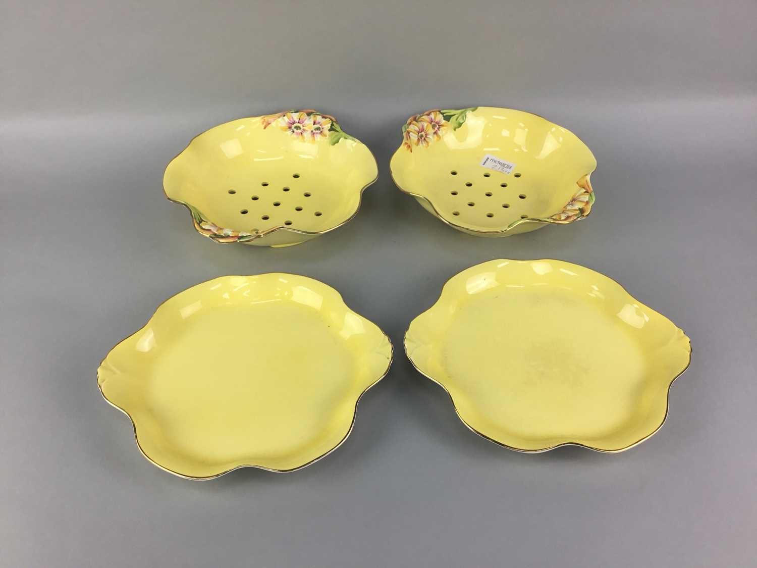 Lot 213 - A PAIR OF ROYAL WINTON BOWLS AND THREE CARLTON WARE PLATES