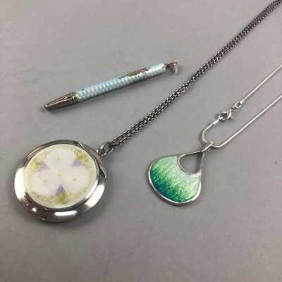 Lot 243 - A SILVER AND ENAMEL PILL BOX ON CHAIN AND OTHER ITEMS
