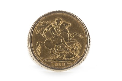 Lot 67 - A GEORGE V (1910 - 1936) GOLD SOVEREIGN RING DATED 1913