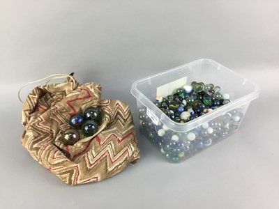 Lot 322 - A SCALETRIX SET ALONG WITH MARBLES