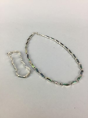 Lot 292 - A SILVER AND ABALONE SET NECKLACE WITH MATCHING BRACELET