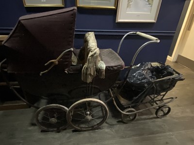 Lot 302 - A MID 20TH CENTURY HARD BODIED PRAM AND PUSHCHAIR