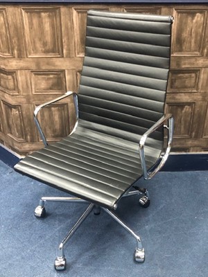 Lot 314 - A CONTEMPORARY CHROME AND BLACK LEATHER CHAIR