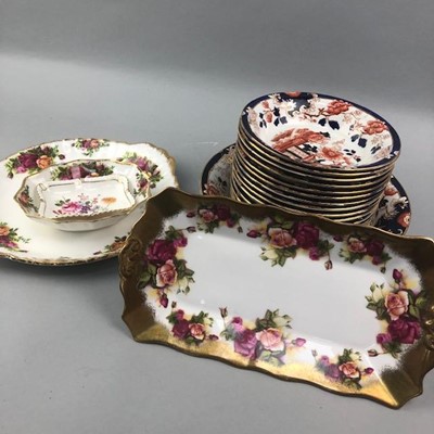 Lot 318 - A LOT OF ROYAL ALBERT OLD COUNTRY ROSES CAKE PLATE AND PIN DISH AND OTHER CERAMICS