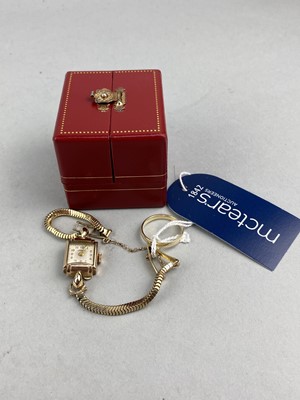 Lot 335 - A NINE CARAT GOLD WEDDING BAND AND A WRIST WATCH