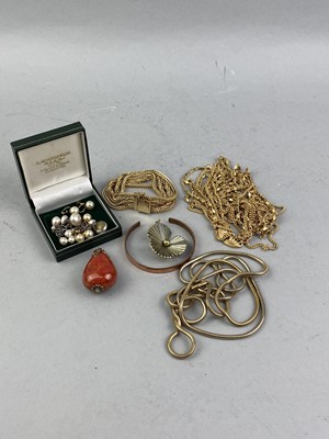 Lot 334 - A LOT OF COSTUME JEWELLERY