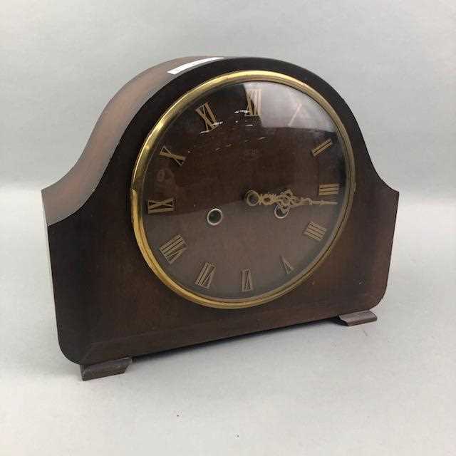 Lot 348 - AN EARLY 20TH CENTURY SMITH'S MANTEL CLOCK