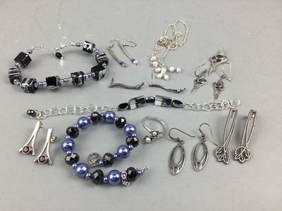 Lot 352 - A LOT OF MODERN EARRINGS, BRACELETS AND NECKLETS