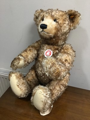 Lot 353 - A LARGE MODERN STEIFF BEAR