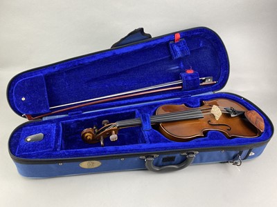 Lot 375 - A STENTOR STUDENT VIOLIN