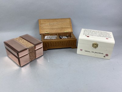 Lot 386 - A LOT OF COSTUME JEWELLERY