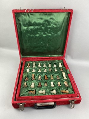 Lot 405 - AN ONYX CHESS SET IN FITTED CASE