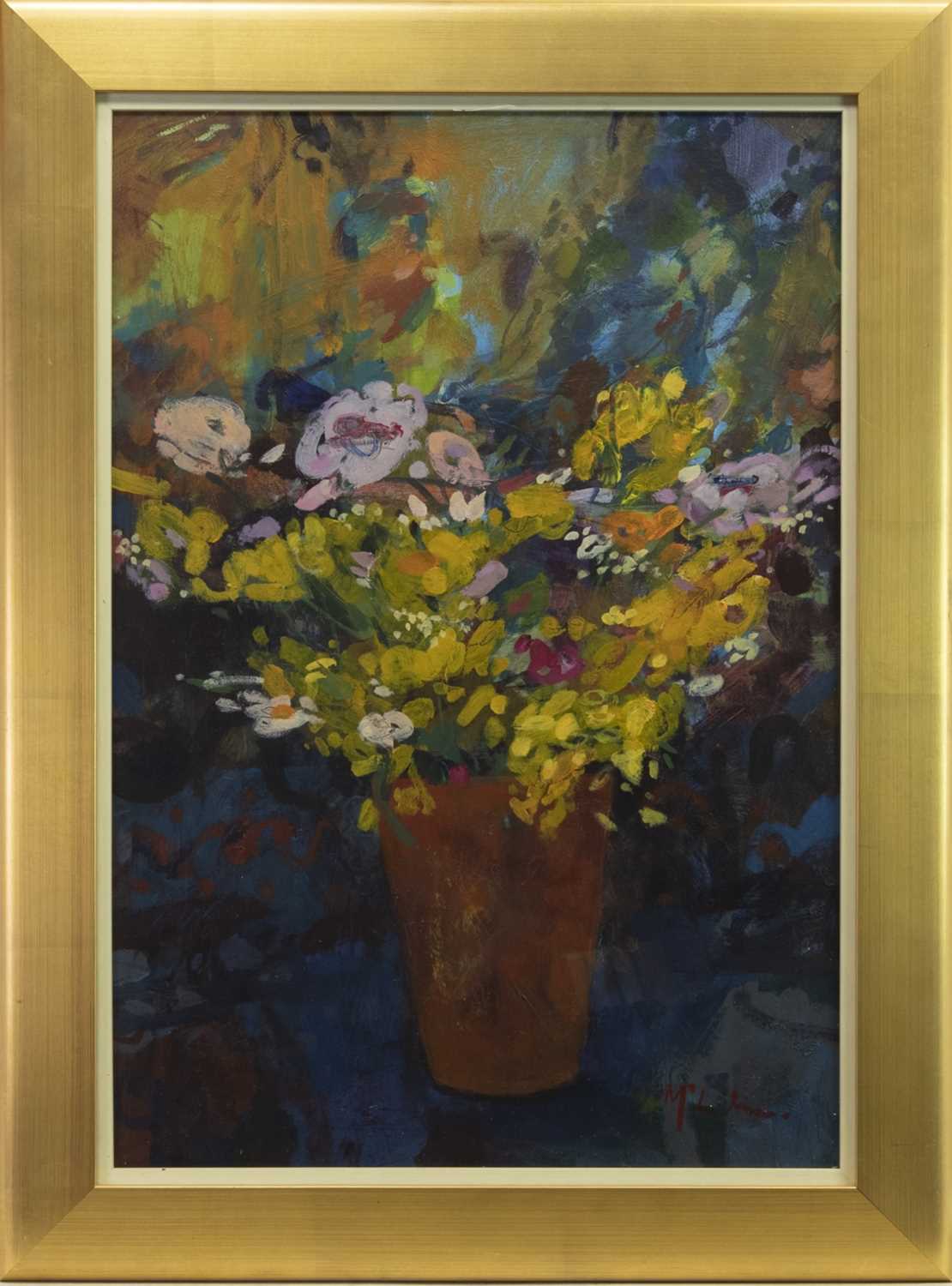 Lot 553 - FLORAL STILL LIFE, AN OIL BY RORY MCLAUCHLAN