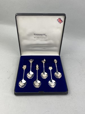 Lot 478 - A ROYAL WORCESTER 'WOODBURY' PATTERN CAKE STAND AND OTHERS