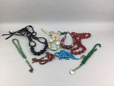 Lot 516 - A LOT OF ART DECO AND LATER BAKELITE AND OTHER BEAD NECKLACES