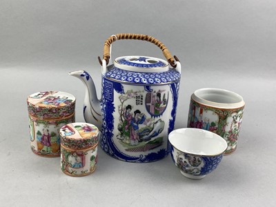 Lot 522 - A LOT OF CHINESE AND JAPANESE CERAMICS AND OTHER ITEMS