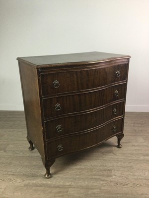 Lot 1439 - A MAHOGANY CHEST OF SERPENTINE OUTLINE