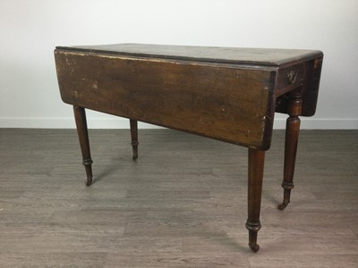 Lot 1440 - A VICTORIAN MAHOGANY PEMBROKE TABLE