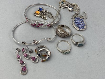 Lot 548 - A LOT OF SILVER AND OTHER JEWELLERY