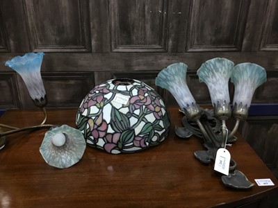 Lot 552 - A LOT OF TIFFANY STYLE LIGHTS