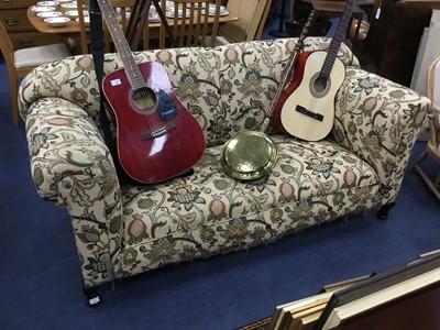 Lot 419 - A CHESTERFIELD SETTEE