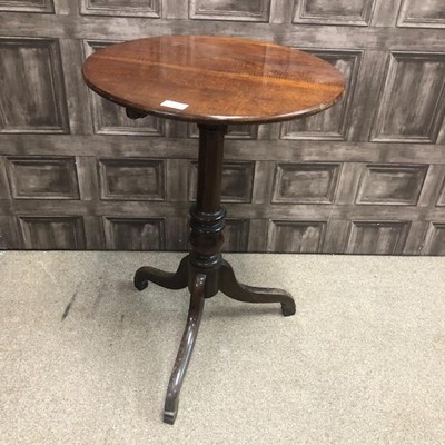 Lot 423 - A VICTORIAN CIRCULAR TEA TABLE