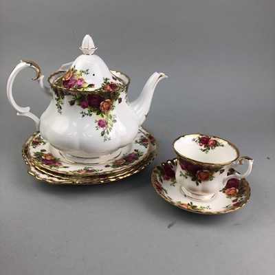 Lot 130 - A ROYAL ALBERT 'OLD COUNTRY ROSE' PATTERN TEA SERVICE