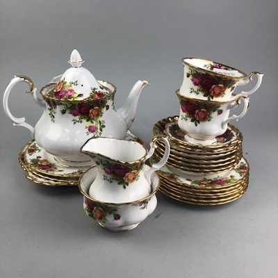 Lot 130 - A ROYAL ALBERT 'OLD COUNTRY ROSE' PATTERN TEA SERVICE