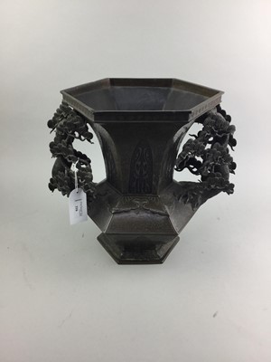 Lot 116 - A 19TH CENTURY CHINESE BRONZE VASE